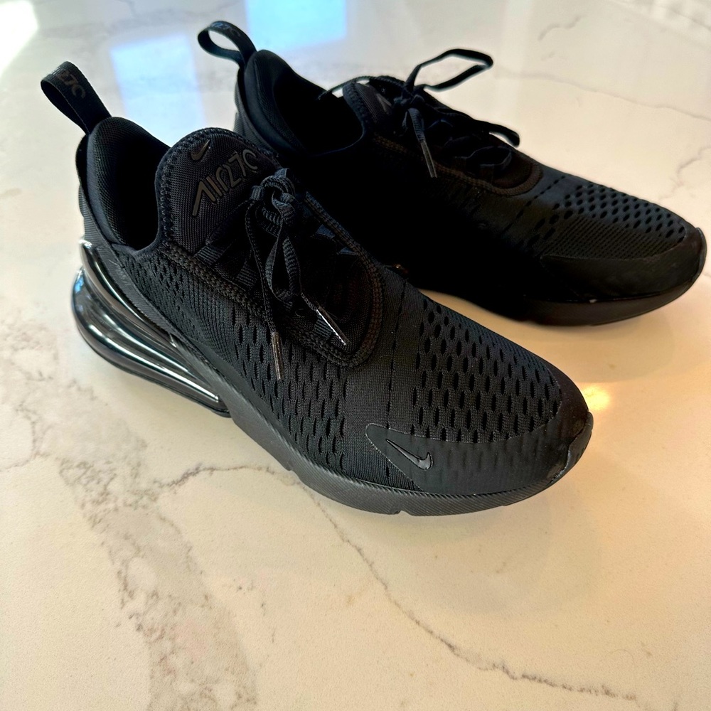 nike AIRMAX 270 black on black like new